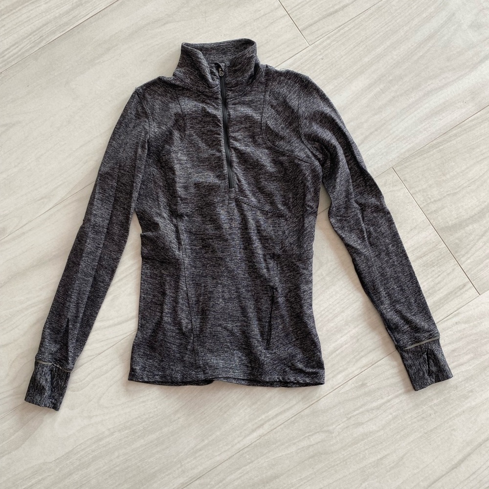 Lululemon half zip pullover sweater. Black/gray Very comfortable! Size 6!